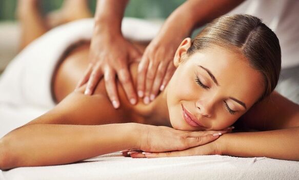 Le massage contribue au traitement efficace de l'ostéochondrose de la colonne lombaire
